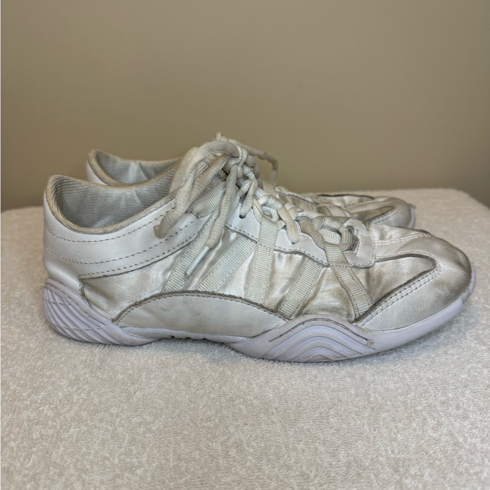 Nfinity Evolution women’s cheer shoes